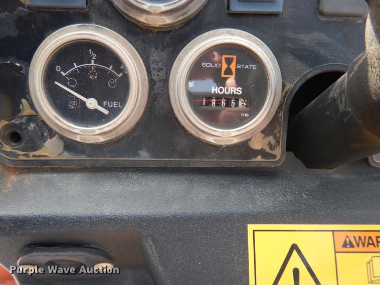 image for item DE3893 2005 Ditch Witch RT40 trencher