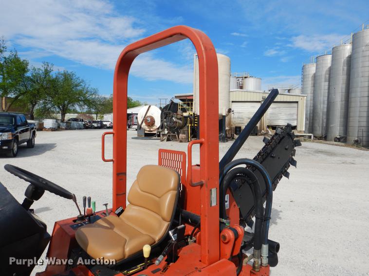 image for item DE3893 2005 Ditch Witch RT40 trencher