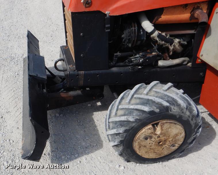 image for item DE3893 2005 Ditch Witch RT40 trencher