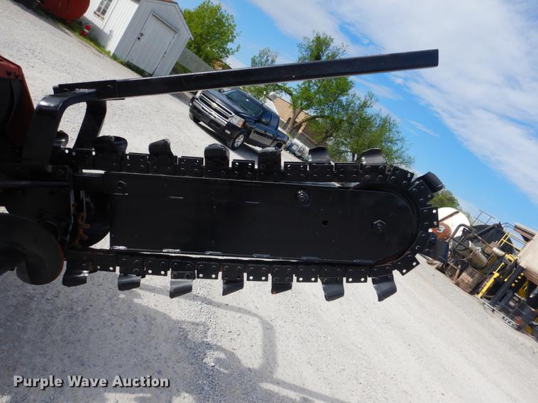 image for item DE3893 2005 Ditch Witch RT40 trencher