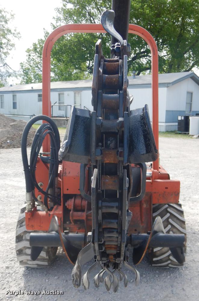 image for item DE3893 2005 Ditch Witch RT40 trencher