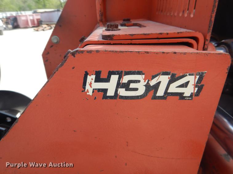 image for item DE3893 2005 Ditch Witch RT40 trencher