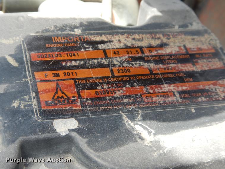 image for item DE3893 2005 Ditch Witch RT40 trencher