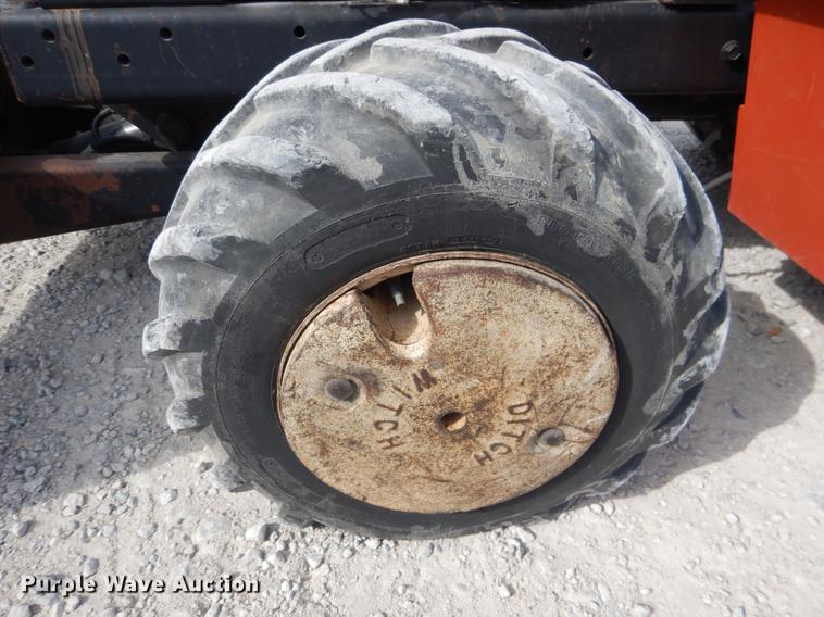 image for item DE3893 2005 Ditch Witch RT40 trencher