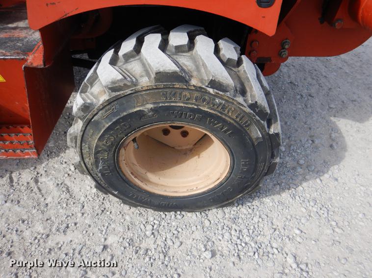 image for item DE3893 2005 Ditch Witch RT40 trencher