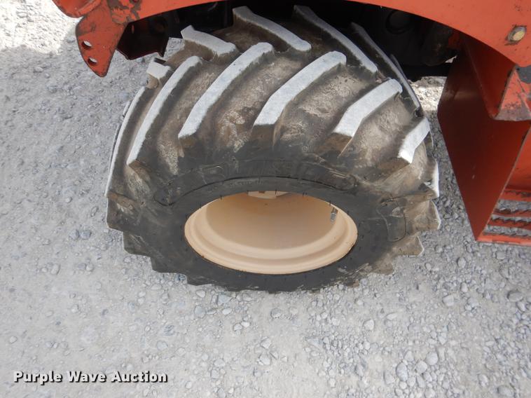 image for item DE3893 2005 Ditch Witch RT40 trencher