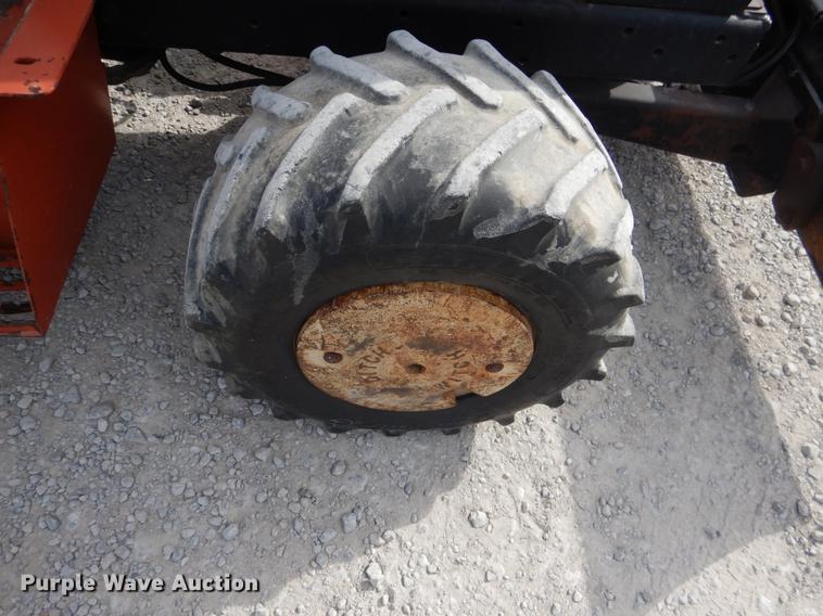 image for item DE3893 2005 Ditch Witch RT40 trencher