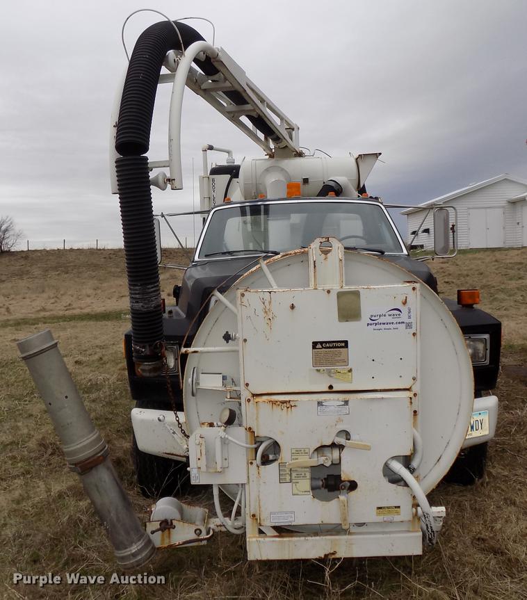 image for item DE7647 1990 Ford FT900 vacuum truck