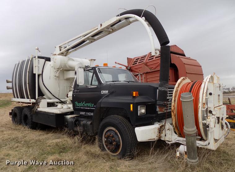 image for item DE7647 1990 Ford FT900 vacuum truck