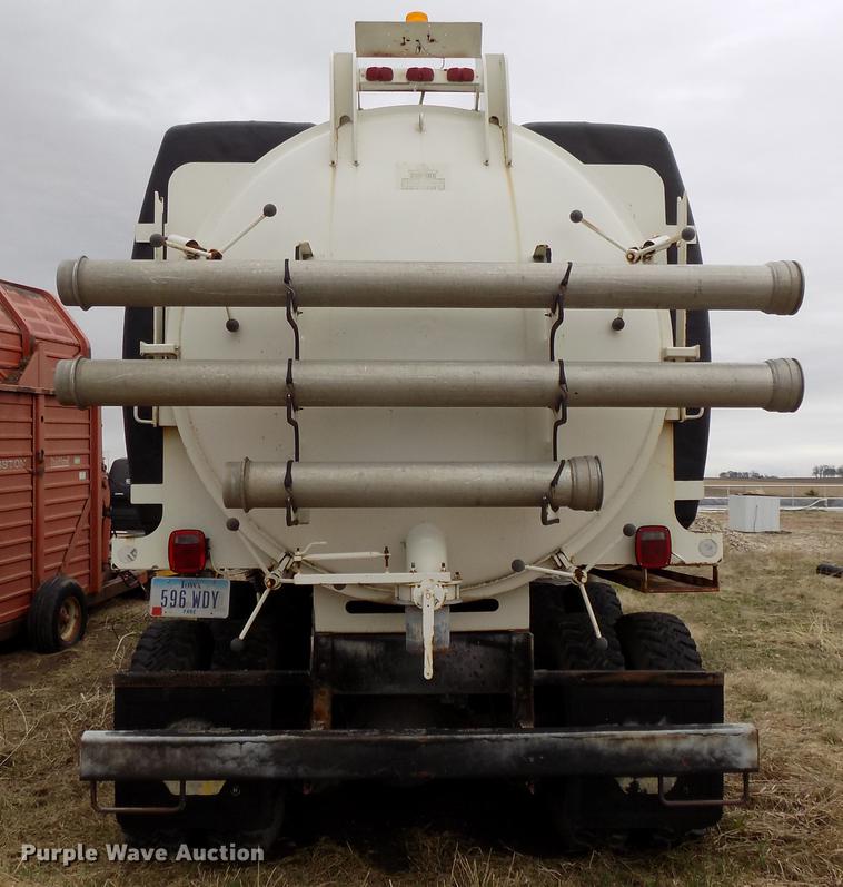 image for item DE7647 1990 Ford FT900 vacuum truck