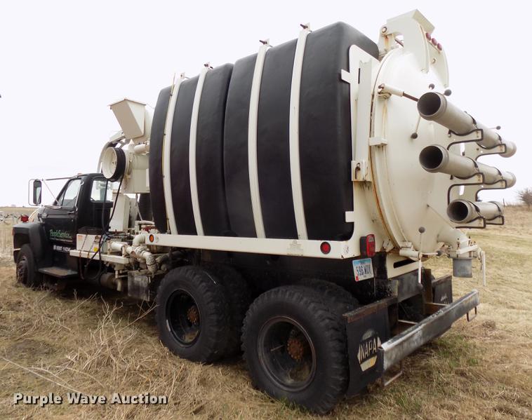 image for item DE7647 1990 Ford FT900 vacuum truck