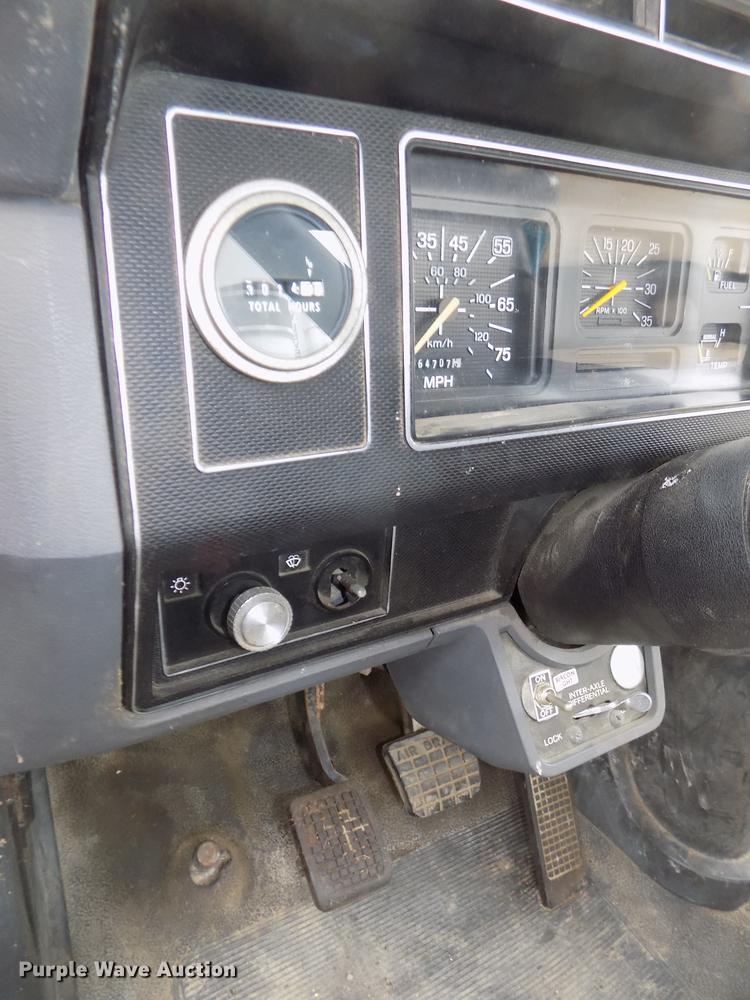 image for item DE7647 1990 Ford FT900 vacuum truck