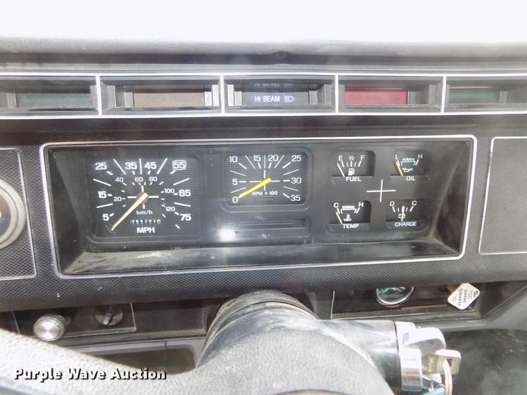 image for item DE7647 1990 Ford FT900 vacuum truck