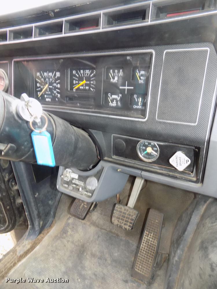 image for item DE7647 1990 Ford FT900 vacuum truck