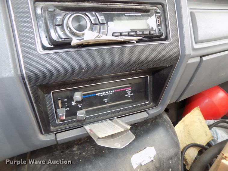 image for item DE7647 1990 Ford FT900 vacuum truck