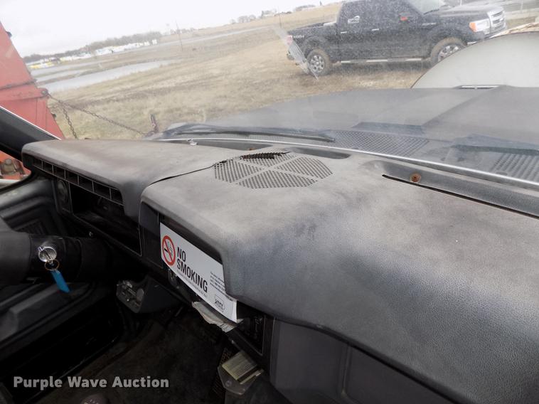 image for item DE7647 1990 Ford FT900 vacuum truck