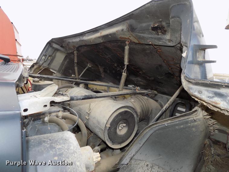 image for item DE7647 1990 Ford FT900 vacuum truck