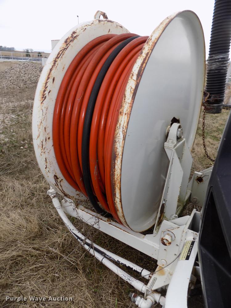 image for item DE7647 1990 Ford FT900 vacuum truck