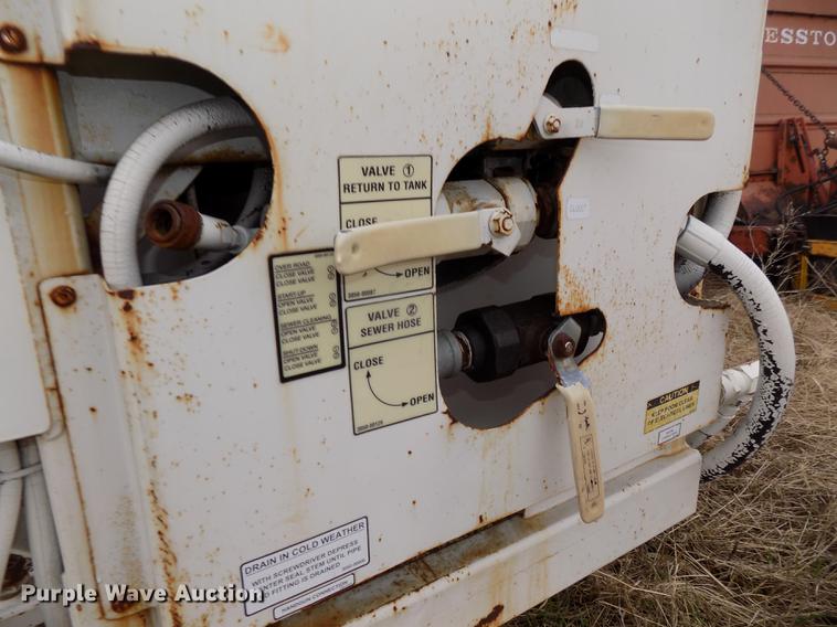 image for item DE7647 1990 Ford FT900 vacuum truck