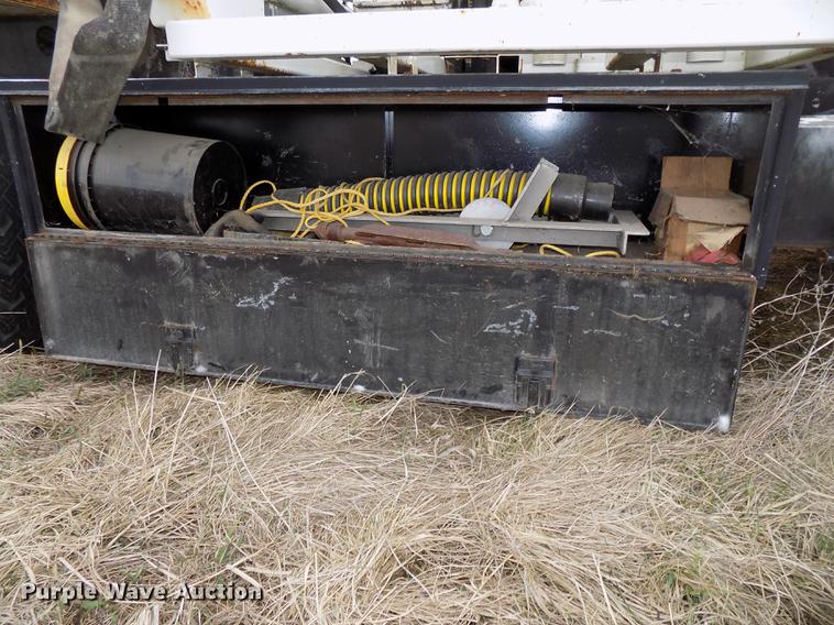 image for item DE7647 1990 Ford FT900 vacuum truck