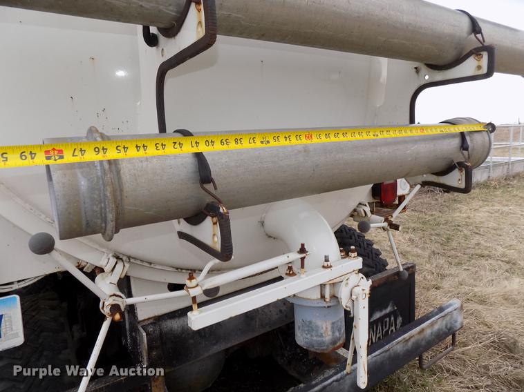 image for item DE7647 1990 Ford FT900 vacuum truck