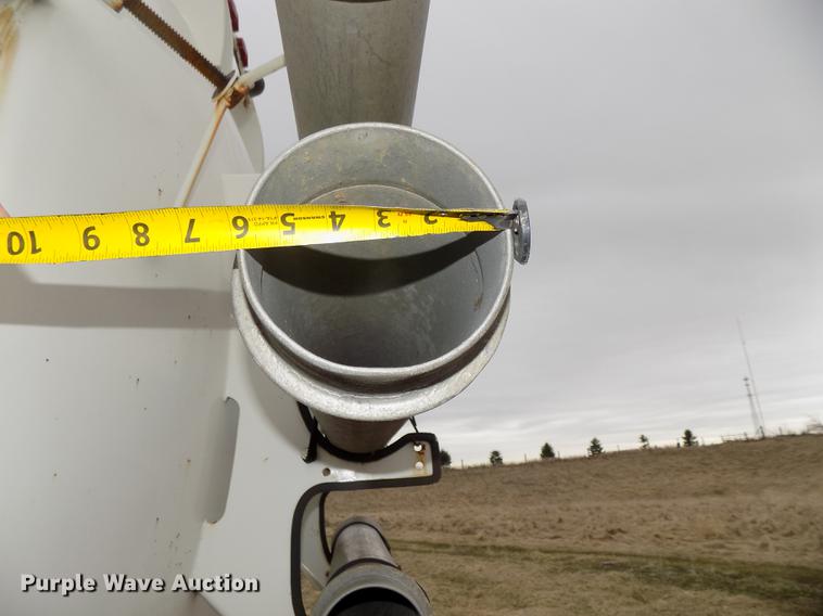 image for item DE7647 1990 Ford FT900 vacuum truck