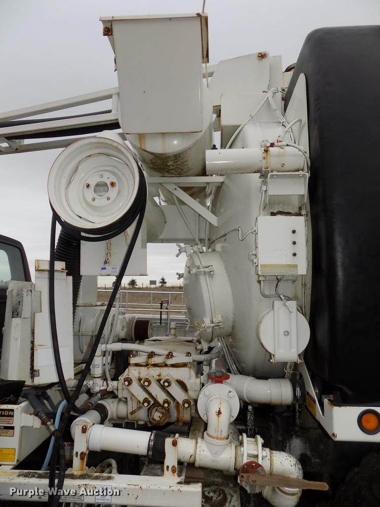 image for item DE7647 1990 Ford FT900 vacuum truck