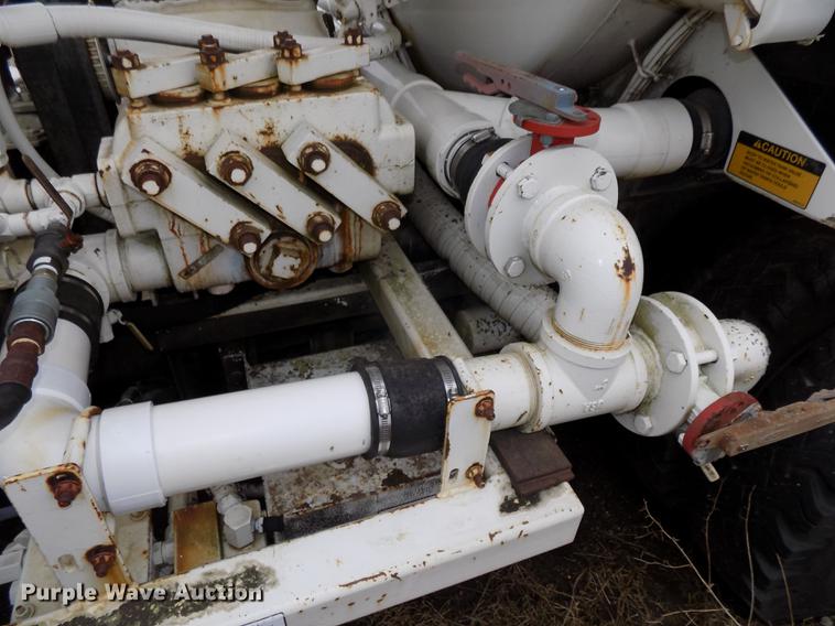 image for item DE7647 1990 Ford FT900 vacuum truck