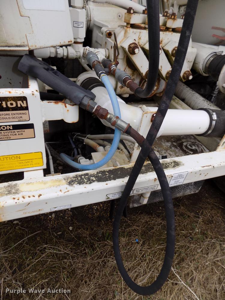 image for item DE7647 1990 Ford FT900 vacuum truck