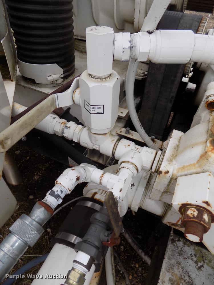 image for item DE7647 1990 Ford FT900 vacuum truck