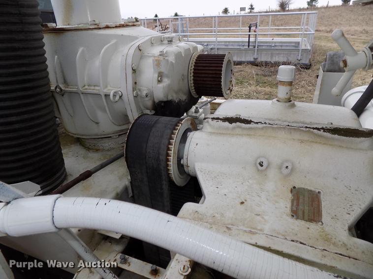 image for item DE7647 1990 Ford FT900 vacuum truck