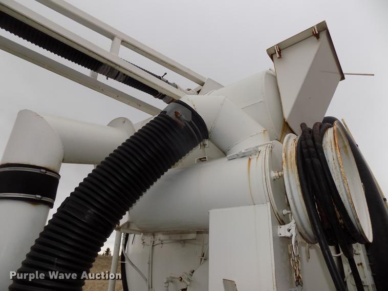 image for item DE7647 1990 Ford FT900 vacuum truck