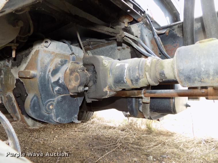 image for item DE7647 1990 Ford FT900 vacuum truck