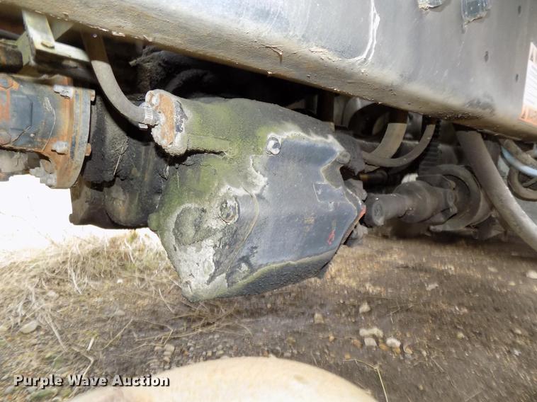 image for item DE7647 1990 Ford FT900 vacuum truck