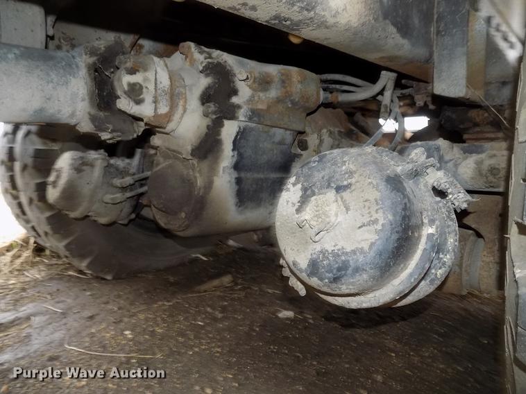 image for item DE7647 1990 Ford FT900 vacuum truck