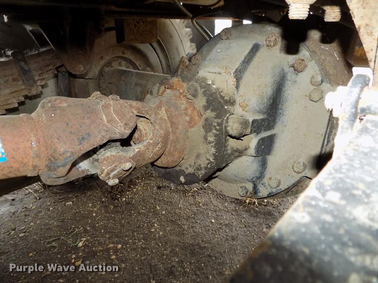 image for item DE7647 1990 Ford FT900 vacuum truck