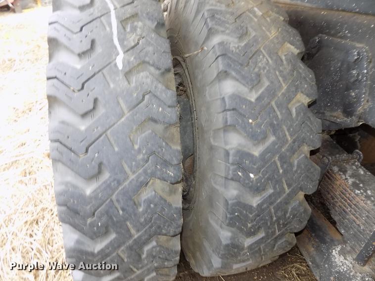 image for item DE7647 1990 Ford FT900 vacuum truck