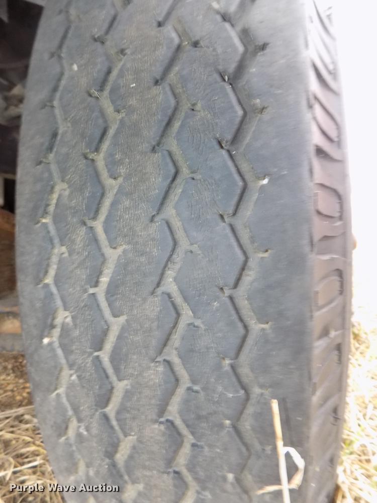 image for item DE7647 1990 Ford FT900 vacuum truck