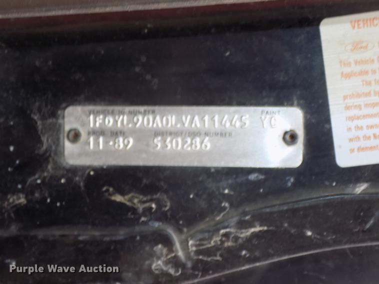 image for item DE7647 1990 Ford FT900 vacuum truck