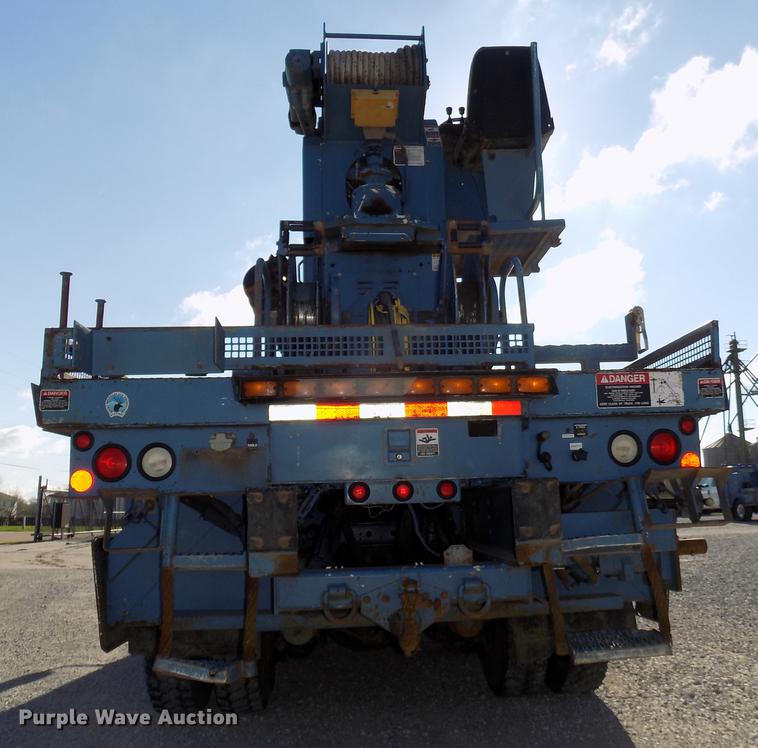 image for item DE7659 2005 International 7400 digger derrick truck