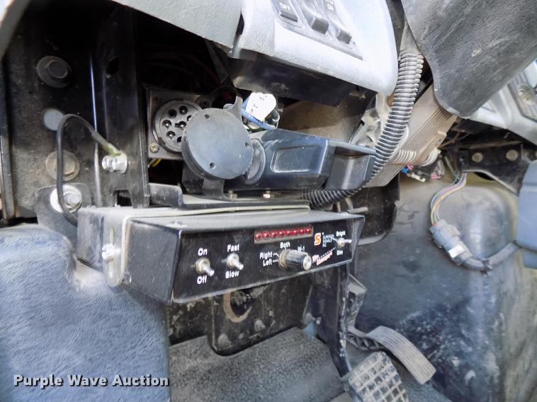 image for item DE7659 2005 International 7400 digger derrick truck