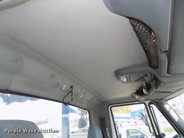 image for item DE7659 2005 International 7400 digger derrick truck