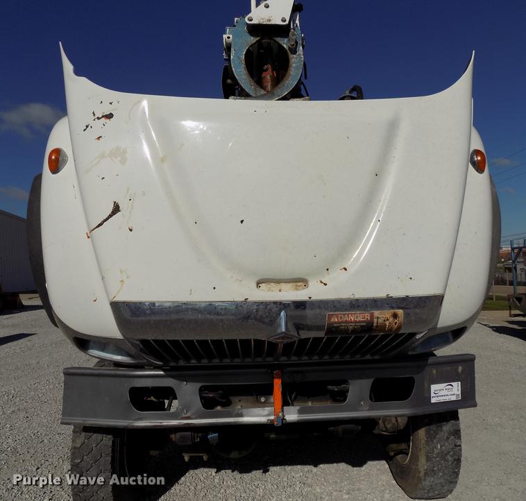 image for item DE7659 2005 International 7400 digger derrick truck