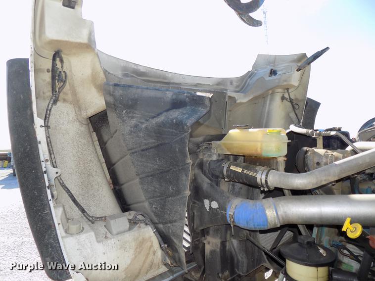 image for item DE7659 2005 International 7400 digger derrick truck