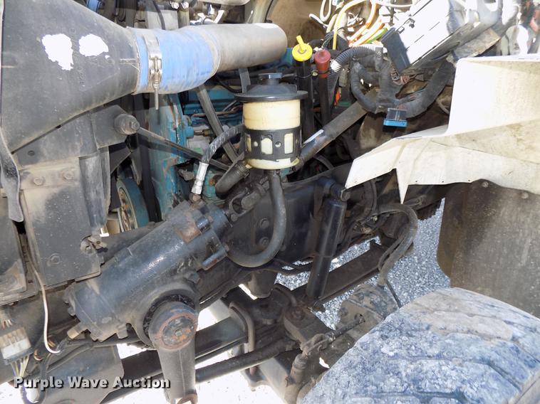 image for item DE7659 2005 International 7400 digger derrick truck