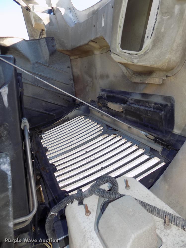 image for item DE7659 2005 International 7400 digger derrick truck