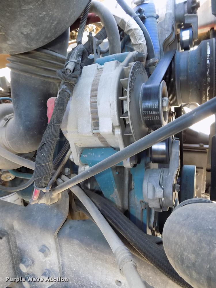 image for item DE7659 2005 International 7400 digger derrick truck