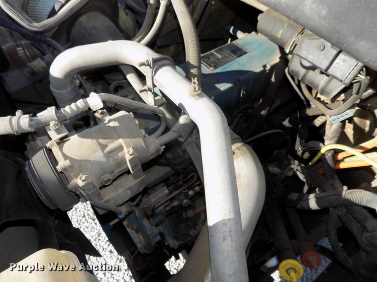 image for item DE7659 2005 International 7400 digger derrick truck