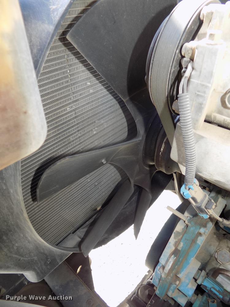 image for item DE7659 2005 International 7400 digger derrick truck