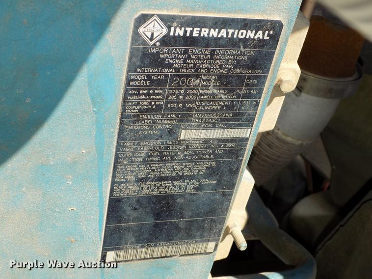 image for item DE7659 2005 International 7400 digger derrick truck